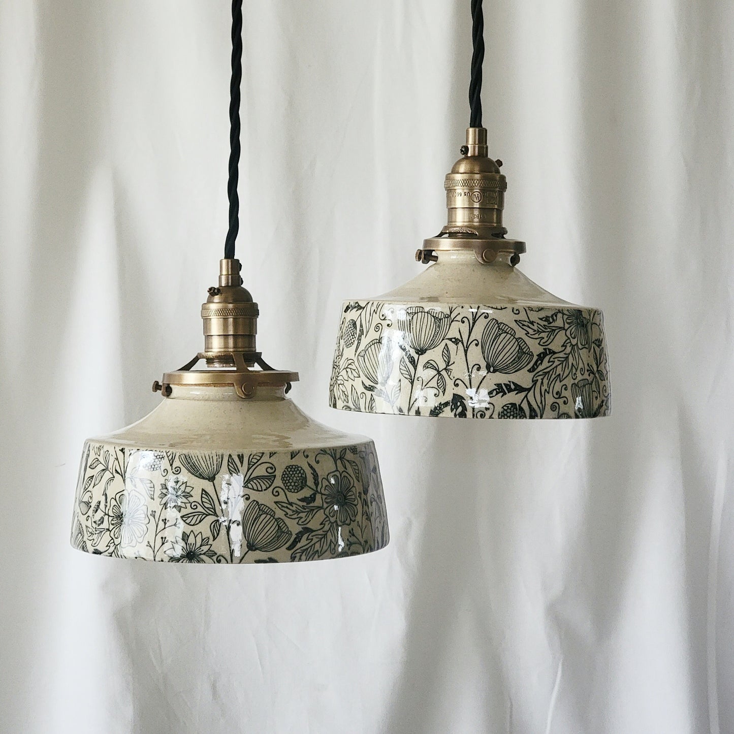 Style#072 Black and White Floral Pendant